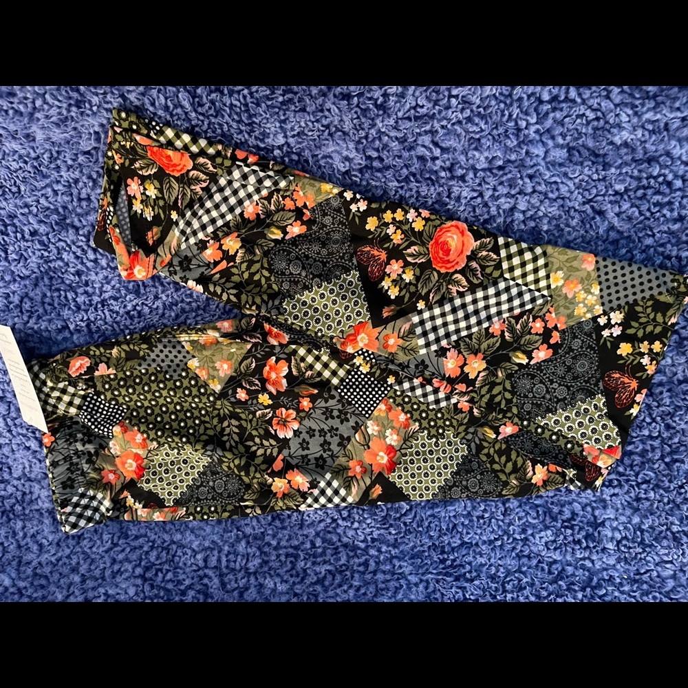 NWT Buttery Soft One Size Leggings - Picture 9 of 16
